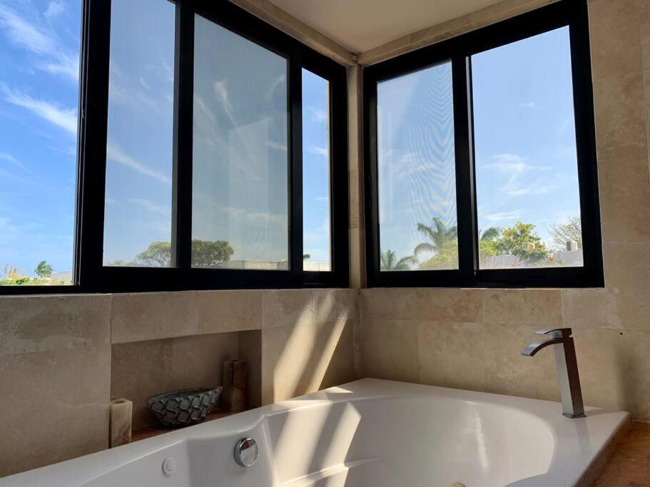 Charming Lagoon Front Villa By Casa Paraiso Cancun Luaran gambar