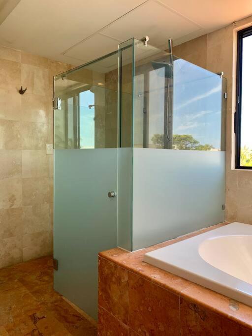 Charming Lagoon Front Villa By Casa Paraiso Cancun Luaran gambar